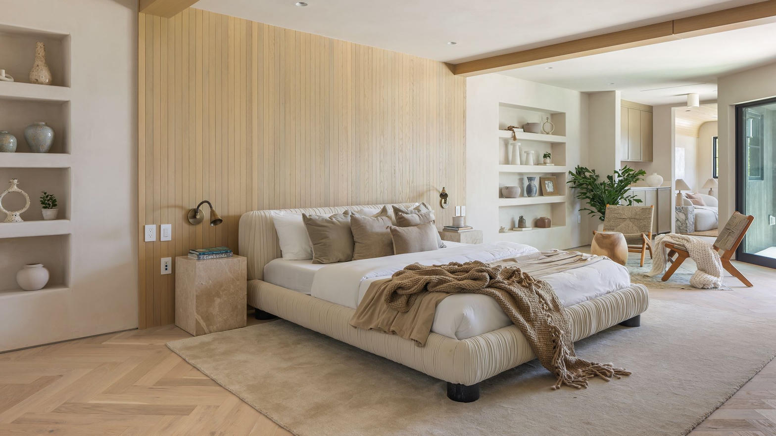 Calm modern bedroom